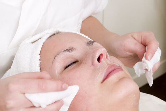Особенности чистки лица