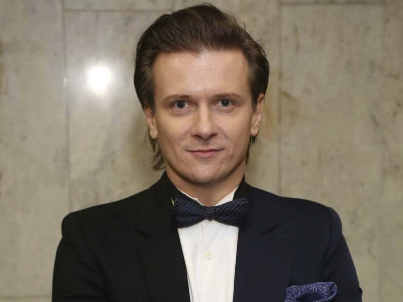 “Люди думают, что я баловень судьбы. Но в жизни я все достигал тяжелым трудом”: Глеб Матвейчук о любви к мюзиклам, патриотизме и долге