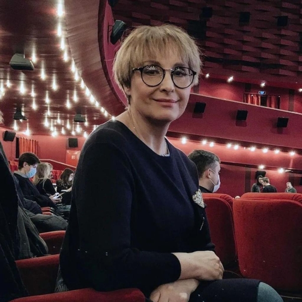 "Возвращалась в профессию – приходилось начинать все сначала": Светлана Рожкова о создании образов и участии в "Аншлаге"