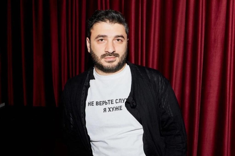 “В последние годы доволен своей карьерой”: Сарик Андреасян о своих главных фильмах, “голой вечеринке” и культуре отмены
