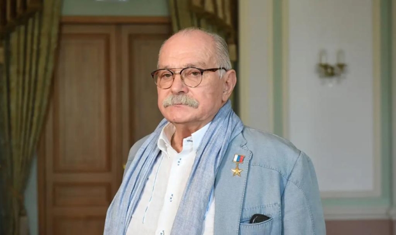 “Часто снимал актеров, когда они этого не знали”: Никита Михалков о фирменном приеме, отношениях с коллегами и закулисье своих фильмов