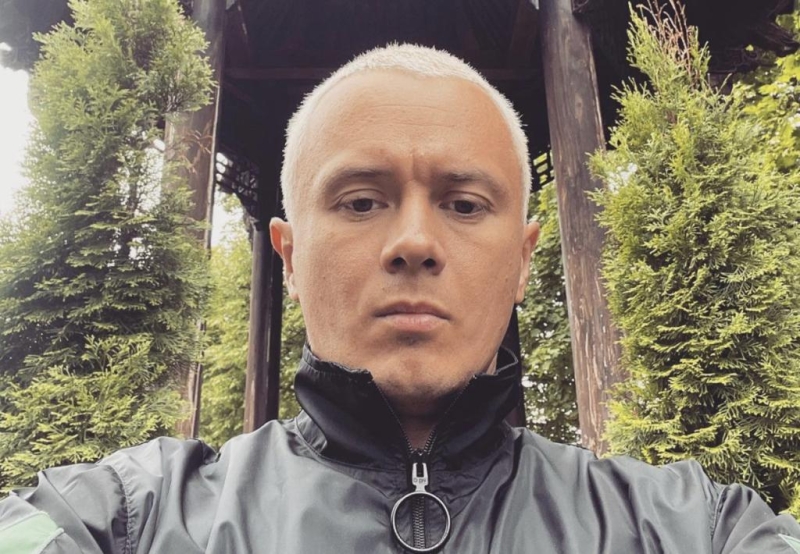 “Чтобы перезагрузиться, мне достаточно недели”: Илья Соболев о выгорании, процессе создания шутки и одержимости в творчестве