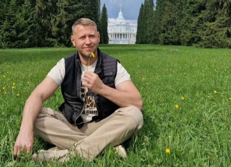 “Если чего-то не хочу, этого не произойдет”: Михаил Тарабукин о “коммунальном” детстве, отсутствии роли в театре, “Кухне” и депрессии