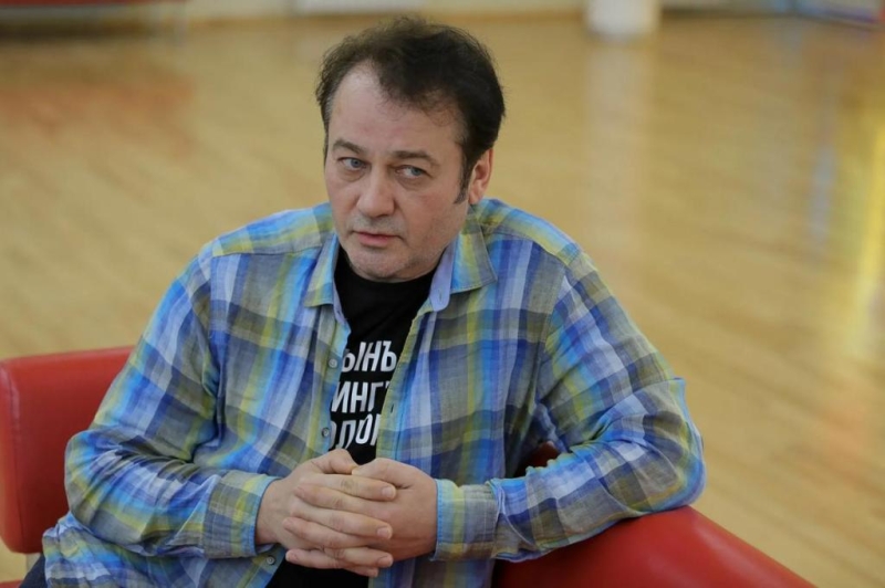 "Когда вместе работали, чуть не развелись": Сергей Барышев о написании сценариев с женой, романтике и сериале "Тайны следствия"
