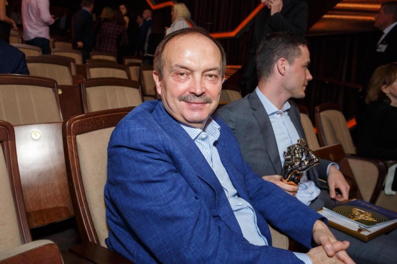 “Мне говорили, что я артистом не буду”: Андрей Козлов о театральном институте, нереализованной актерской профессии и клубе знатоков