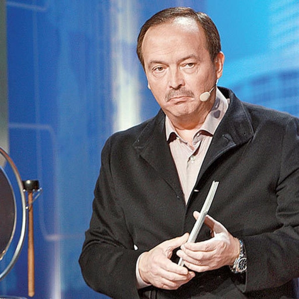 “Мне говорили, что я артистом не буду”: Андрей Козлов о театральном институте, нереализованной актерской профессии и клубе знатоков