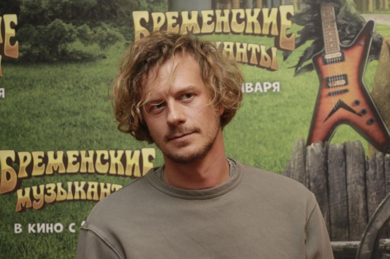 “Неплохая роль для того, чтобы мечтать о ней”: Тихон Жизневский рассказал об участии в фильме “Бременские музыканты”