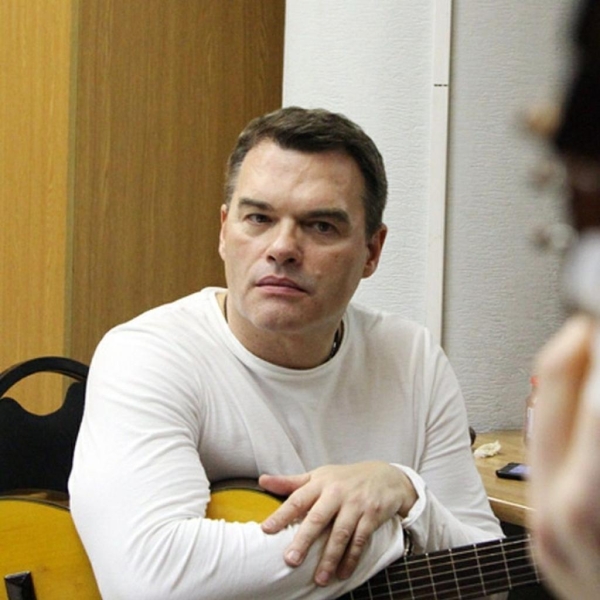 “В своих фильмах смотрю только на то, что сделал режиссер”: Евгений Дятлов о статусе второго актера, прощении и смысле жизни