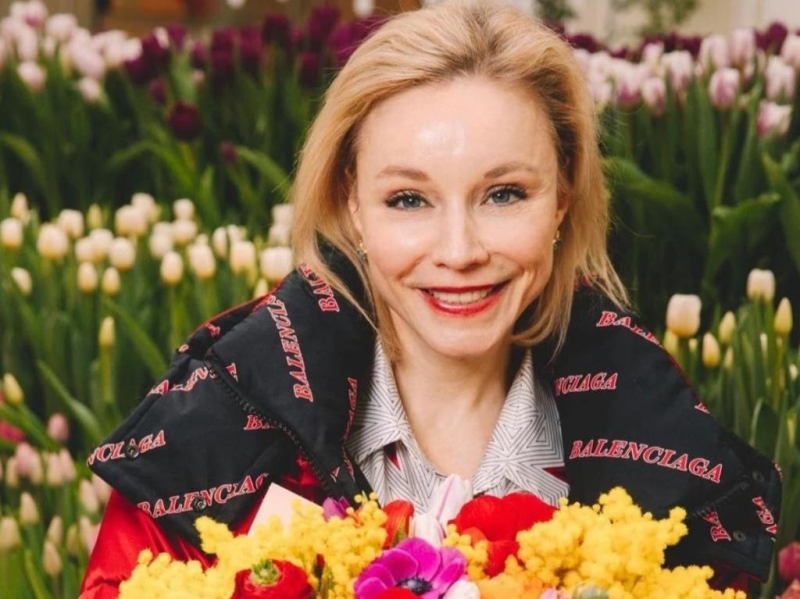 “В театре могу реализовать, что интересно”: Марина Зудина об актуальных проектах, творческой энергии и роли бабушки