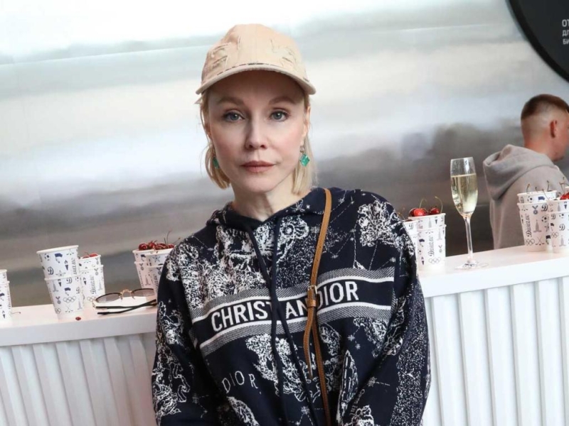 “В театре могу реализовать, что интересно”: Марина Зудина об актуальных проектах, творческой энергии и роли бабушки