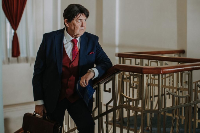 “Чувство повышенной ответственности мешает”: Юрий Стоянов о рутине жизни, неуверенности в молодости, цензуре и свободе в 90-е
