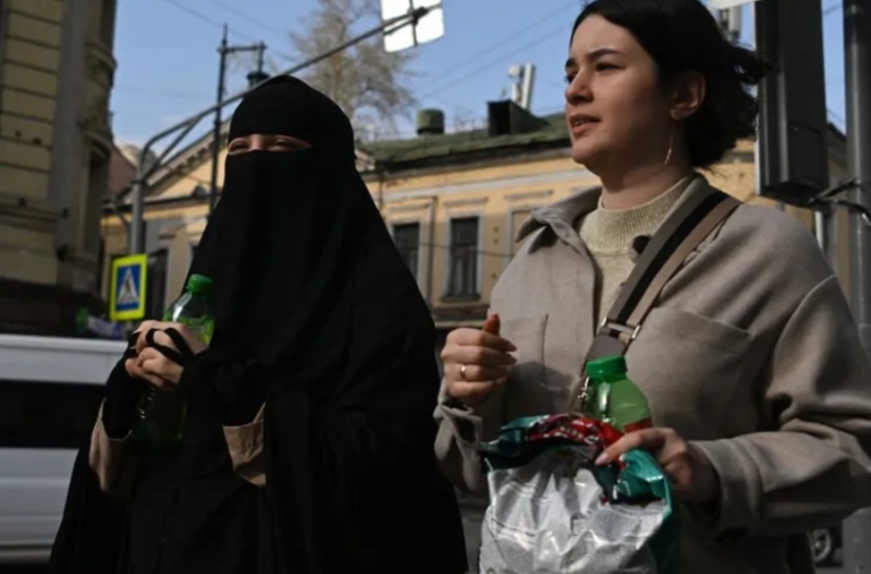 Поспешность и бестактность: чем отличается хиджаб от паранджи