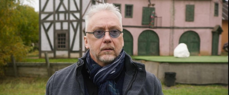 “Двери в моей жизни стали распахиваться сами”: Вадим Демчог об успехе после “Интернов”, актерской карьере и создании цикла тренингов