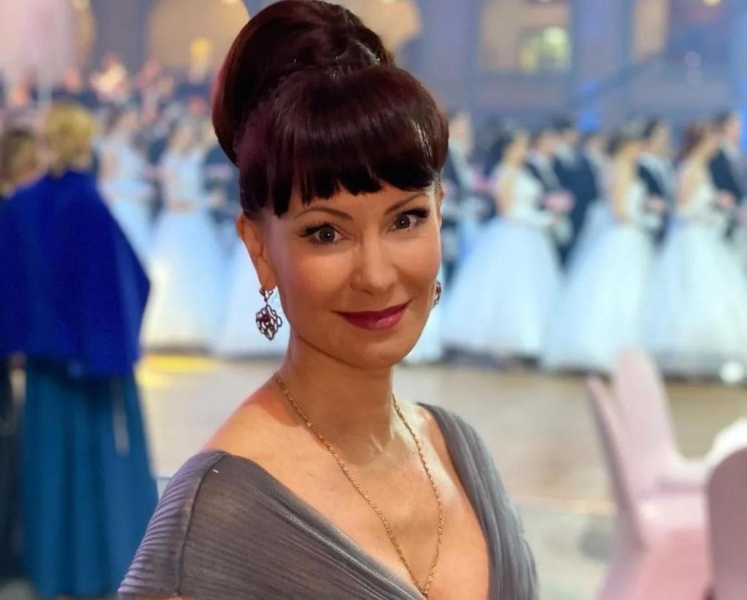 “Из тяжелых ситуаций выбираться помогала работа”: Нонна Гришаева о преданности своему театру, новых проектах и условии крепкого брака