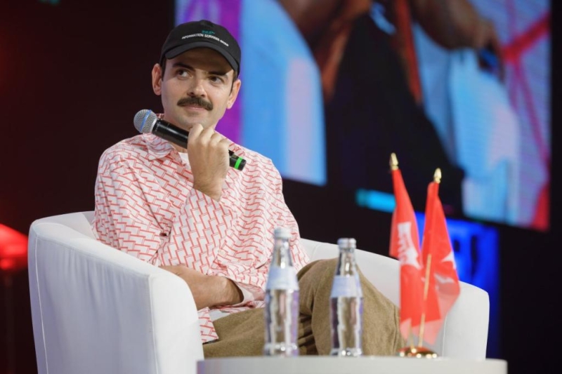 “Умению сидеть сложа руки нужно учиться”: Антон Лапенко о трудоголизме, поисках себя в профессии и сегодняшнем поколении