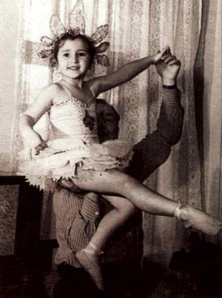 "Я не подпускаю к себе косметологов!" Ирина Аллегрова о красоте, детстве, карьере и самой себе