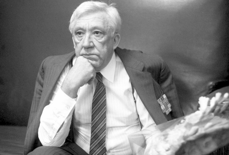 "Кто смеется добрым смехом, заражает добротой и других": о чем Юрий Никулин писал в своих книгах и мемуарах