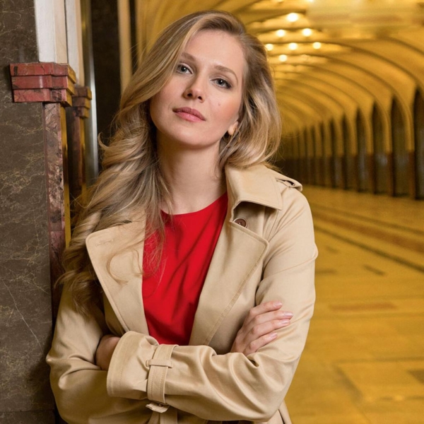 “Не считаю себя трудоголиком, но мне говорят об обратном”: Карина Андоленко о преданности профессии и важности личного пространства
