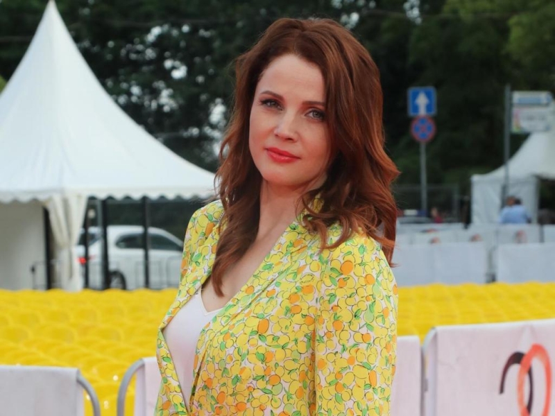“Не понимаю, как раньше мамы справлялись”: Екатерина Вуличенко о детях, ранней самостоятельности и приходе в профессию