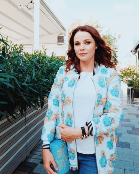 “Не понимаю, как раньше мамы справлялись”: Екатерина Вуличенко о детях, ранней самостоятельности и приходе в профессию