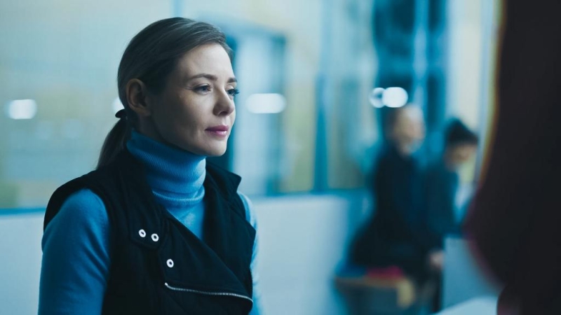 “В каждом из нас много плохого и хорошего”: Карина Разумовская о профессии, отношениях с ребенком и сериале “Трасса”