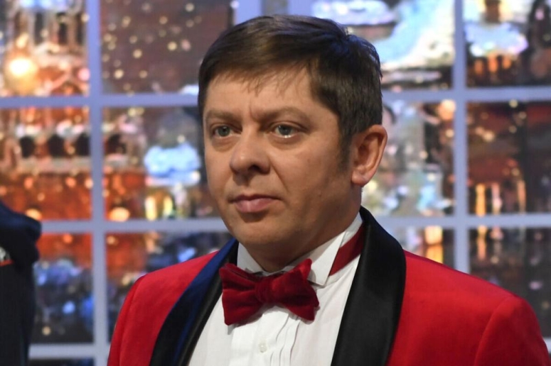 “Как любой актер, копирую какие-то яркие характерные жесты”: Дмитрий Брекоткин о предложениях сняться в кино, “Уральских пельменях” и сериале “Мама будет против”