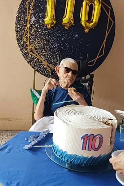 Самый старый мужчина в мире, которому исполнилось 112 лет, рассказал, что он ест каждый день