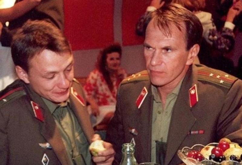 Почему Хазанов называет Алексея Гуськова "абсолютным рыцарем профессии"