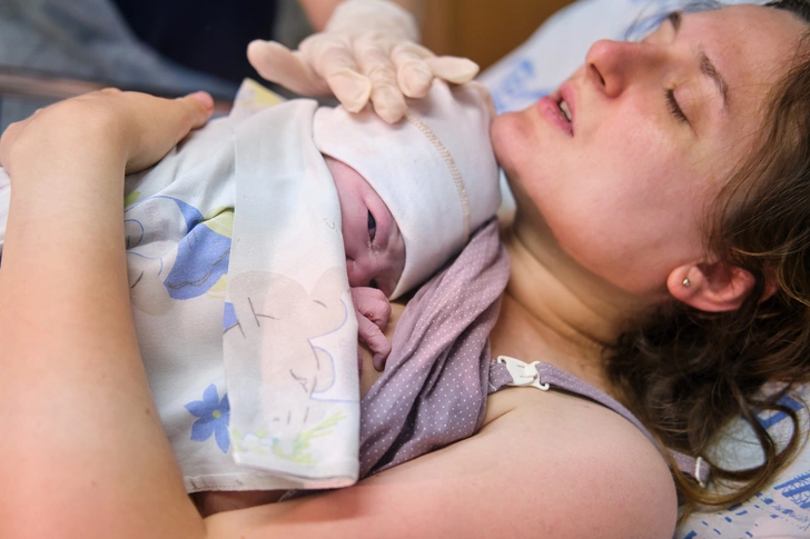 40-летняя женщина родила ребенка, зачатого с помощью искусственного интеллекта и робота