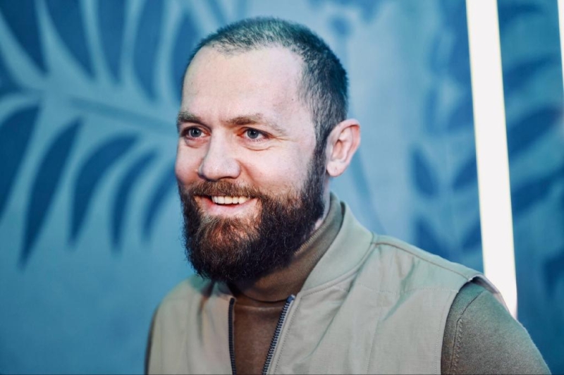Денис Шведов о новой спортивной роли, дружбе с режиссерами и самых романтичных поступках
