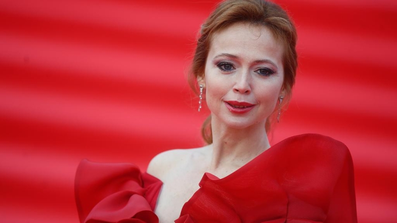 "Главное, как человек себя ощущает": Елена Захарова о возрасте, любви вокруг и успехах дочери
