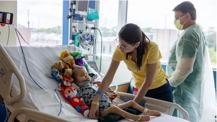 Голова оторвалась от позвоночника: врачи спасли ребенка с разрывом спинного мозга