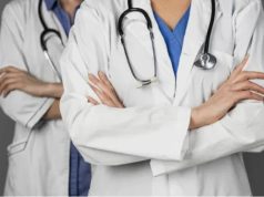 Лучше в маникюрный салон: куда уходят врачи из поликлиники