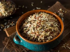 Нормализует давление или вызывает отеки: что будет, если сидеть на рисовой диете