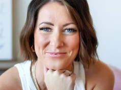 «Организм подавал знаки»: женщина с раком груди рассказала о симптоме, появившемся на лице