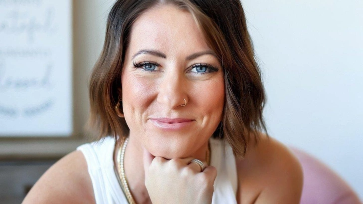 «Организм подавал знаки»: женщина с раком груди рассказала о симптоме, появившемся на лице