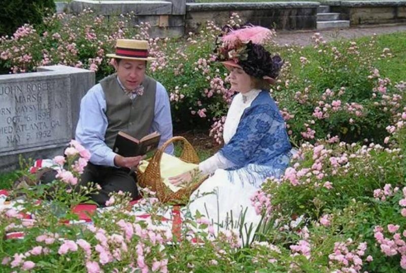 Стали бы вы флиртовать на похоронах? Современные неприемлемые модели поведения