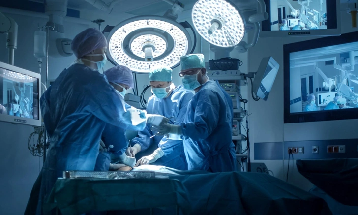 В больнице им. Сперанского врачи достали из печени девочки 5 кист с клубками червей