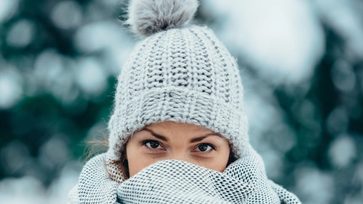 Врач Новиков объяснил, почему осенью мы мерзнем больше, чем весной, при той же температуре