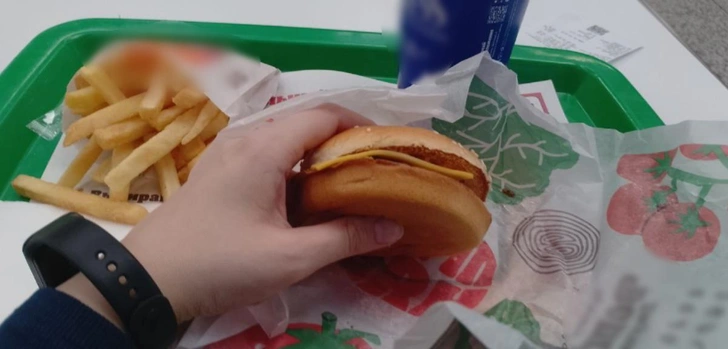 За кусочек огурца готова была убить: как я 5 дней питалась одним фастфудом