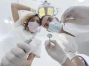 Зубная нить вместо шприца: врач Шипков рассказал про безболезненный метод вакцинации