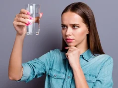 Что добавить в питьевую воду, чтобы она была полезнее, — отвечают врачи