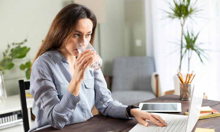 Гастроэнтеролог назвала 5 неочевидных причин тошноты: проблема не всегда в ЖКТ