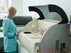 Как выглядят разрывающие бактерию наношипы, которые работают, когда антибиотики бессильны