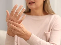 Кулак, круг и мост: как правильно делать гимнастику для пальцев и кому она особенно нужна