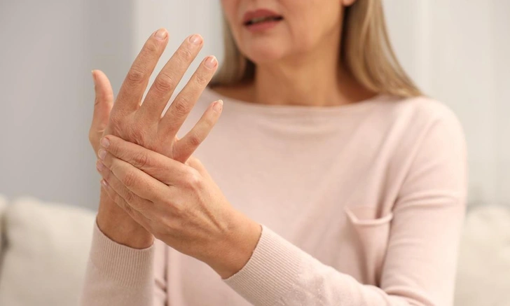 Кулак, круг и мост: как правильно делать гимнастику для пальцев и кому она особенно нужна