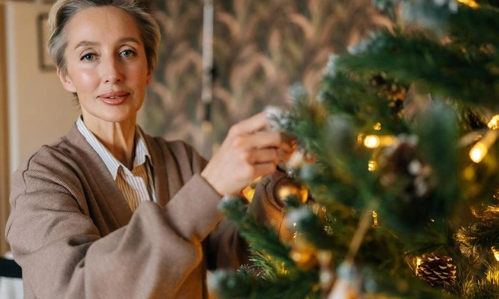 Мигрень от гирлянды и елочная аллергия: как украсить дом к Новому году без риска для здоровья