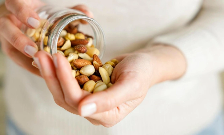 Работает лучше коллагена: этот орех буквально стирает с кожи морщины и пигментные пятна