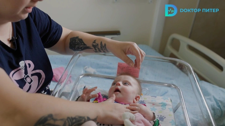 &laquo;Сначала капризничала, а потом перестала дышать&raquo;: мама откачала дочь, вспомнив уроки ОБЖ