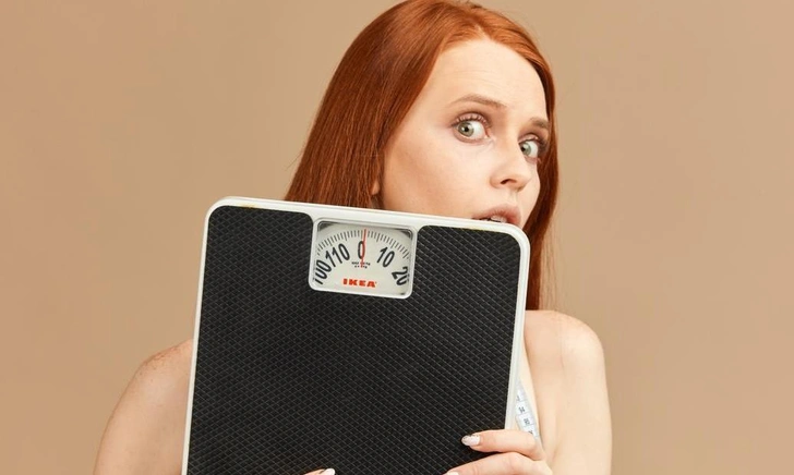 Спокойно, это не жир: как быстро избавиться от плюса на весах после праздников